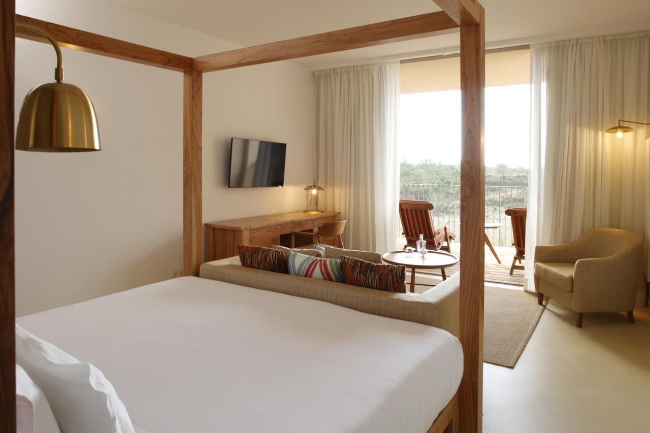 אלג'זור Praia Do Canal Nature Retreat - Small Luxury Hotels Of The World מראה חיצוני תמונה A room at the hotel