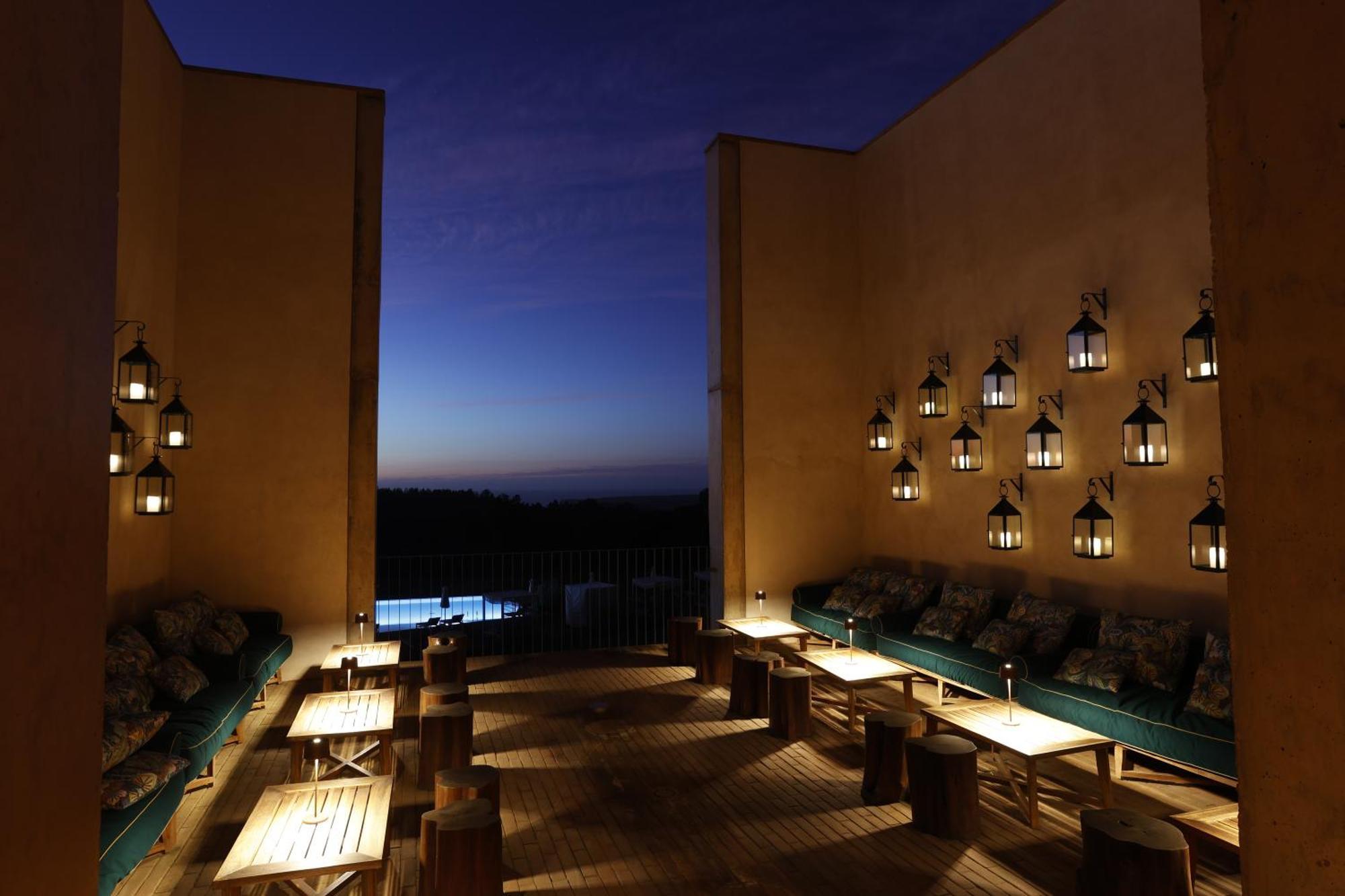 אלג'זור Praia Do Canal Nature Retreat - Small Luxury Hotels Of The World מראה חיצוני תמונה The rooftop bar at the hotel