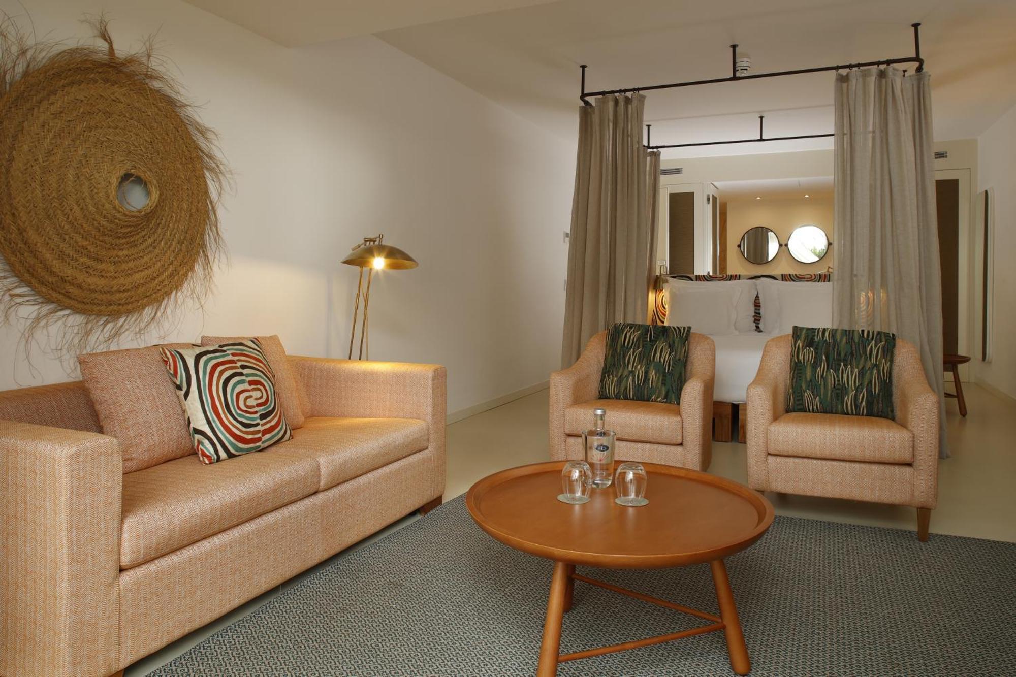 אלג'זור Praia Do Canal Nature Retreat - Small Luxury Hotels Of The World מראה חיצוני תמונה A suite at the hotel