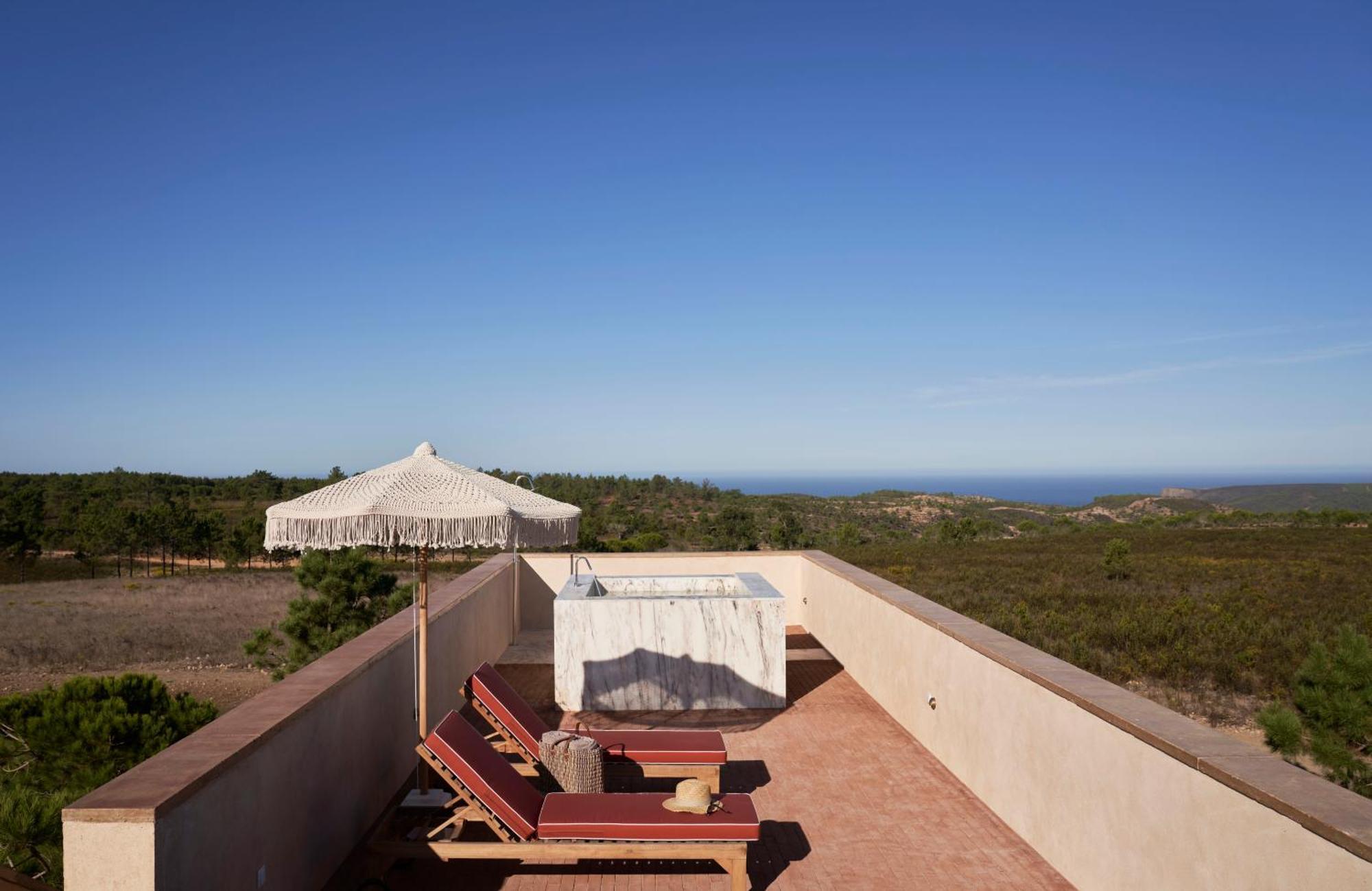 אלג'זור Praia Do Canal Nature Retreat - Small Luxury Hotels Of The World חדר תמונה Rooftop at the Hotel