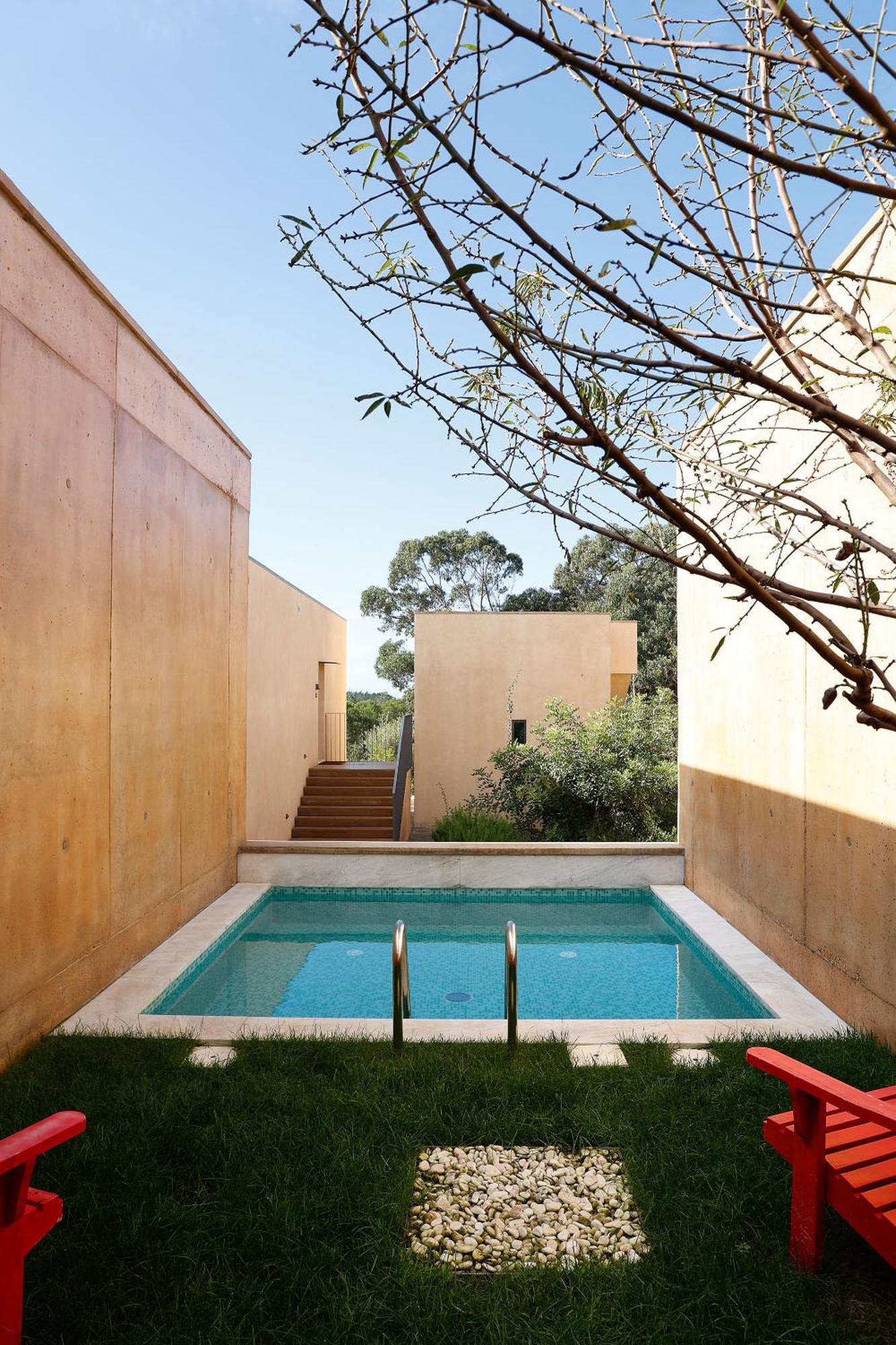 אלג'זור Praia Do Canal Nature Retreat - Small Luxury Hotels Of The World מראה חיצוני תמונה The pool at the house